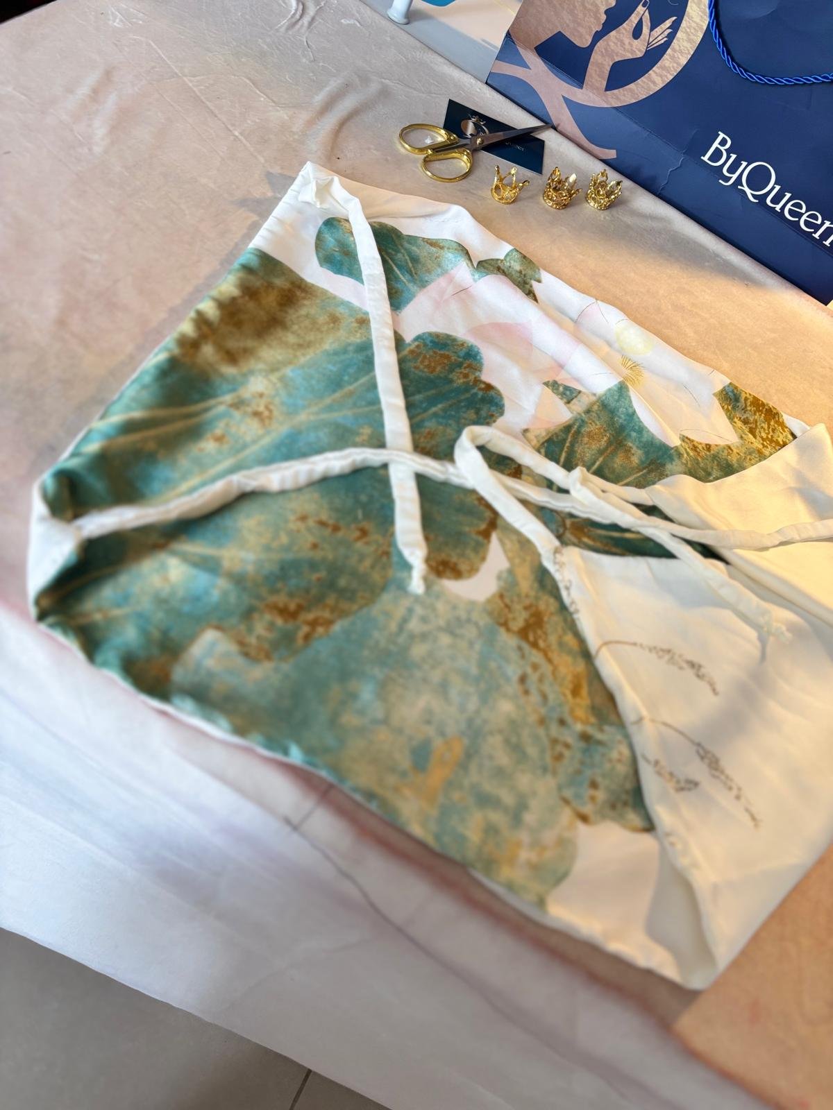 halter neck in silk - Image 2