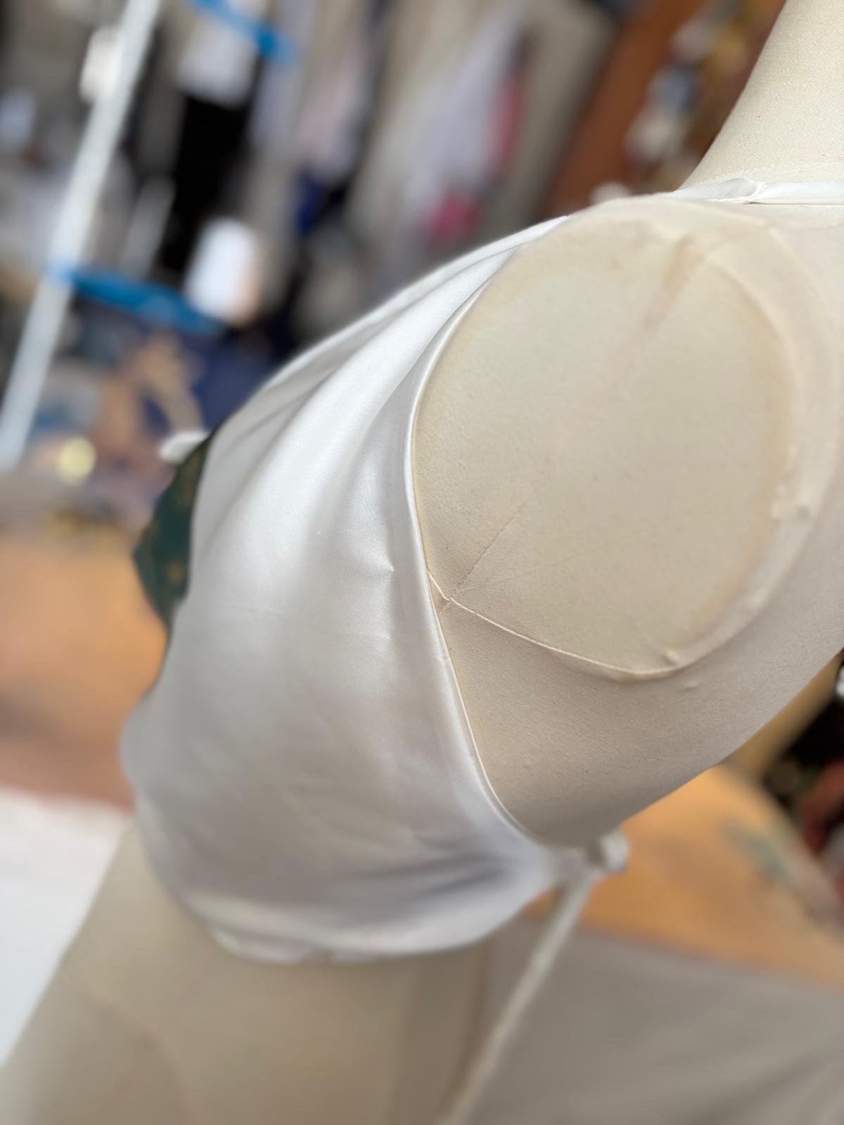 halter neck in silk - Image 4