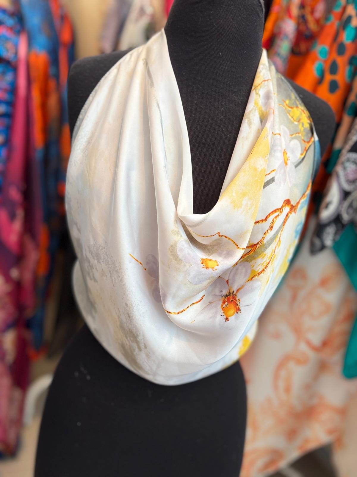 halter neck in silk - Image 2